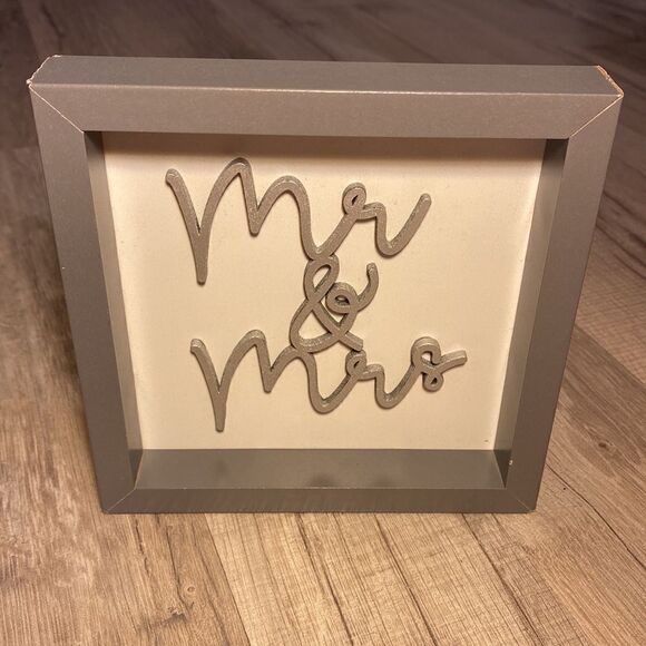 Wendy Bellisimo Mr & Mrs plaque - Picture 9 of 9